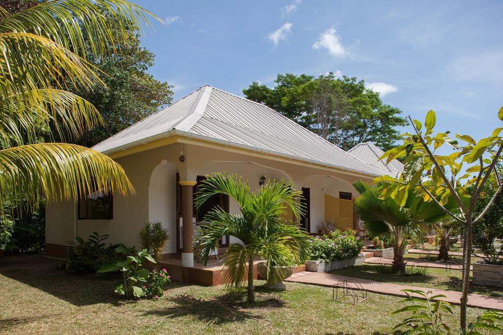 Etoile Labrine Guest House La Digue Exterior foto