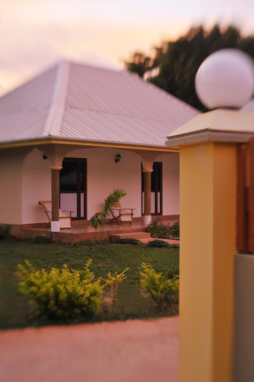 Etoile Labrine Guest House La Digue Exterior foto